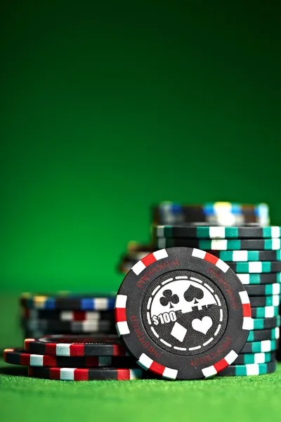 Pragmatic Play slot games and live dealer tables on jackpot77 mobile interface